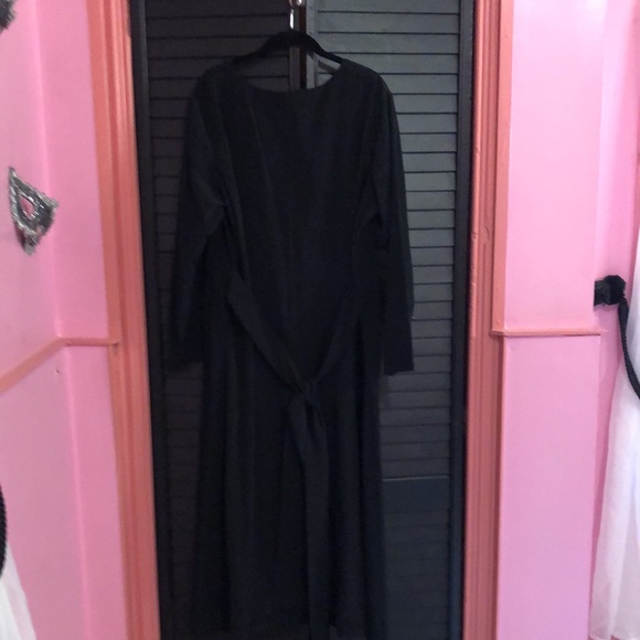 Gown - Picture 3 of 4